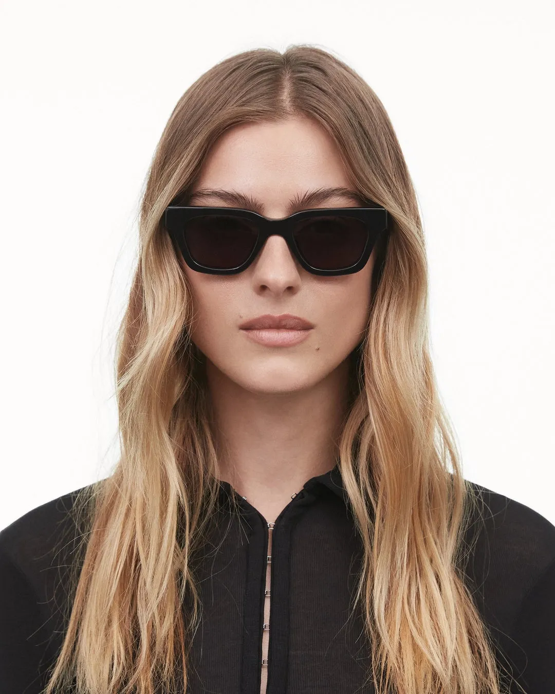 011 BLACK SUNGLASSES